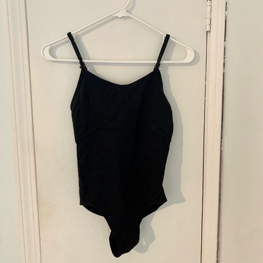 Black ivivva body suit. Fits adult small